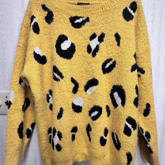 Lumiere Leopard Sweater, Yellow, Size Large. Made With Nylon And Acrylic. - Picture 8 of 8